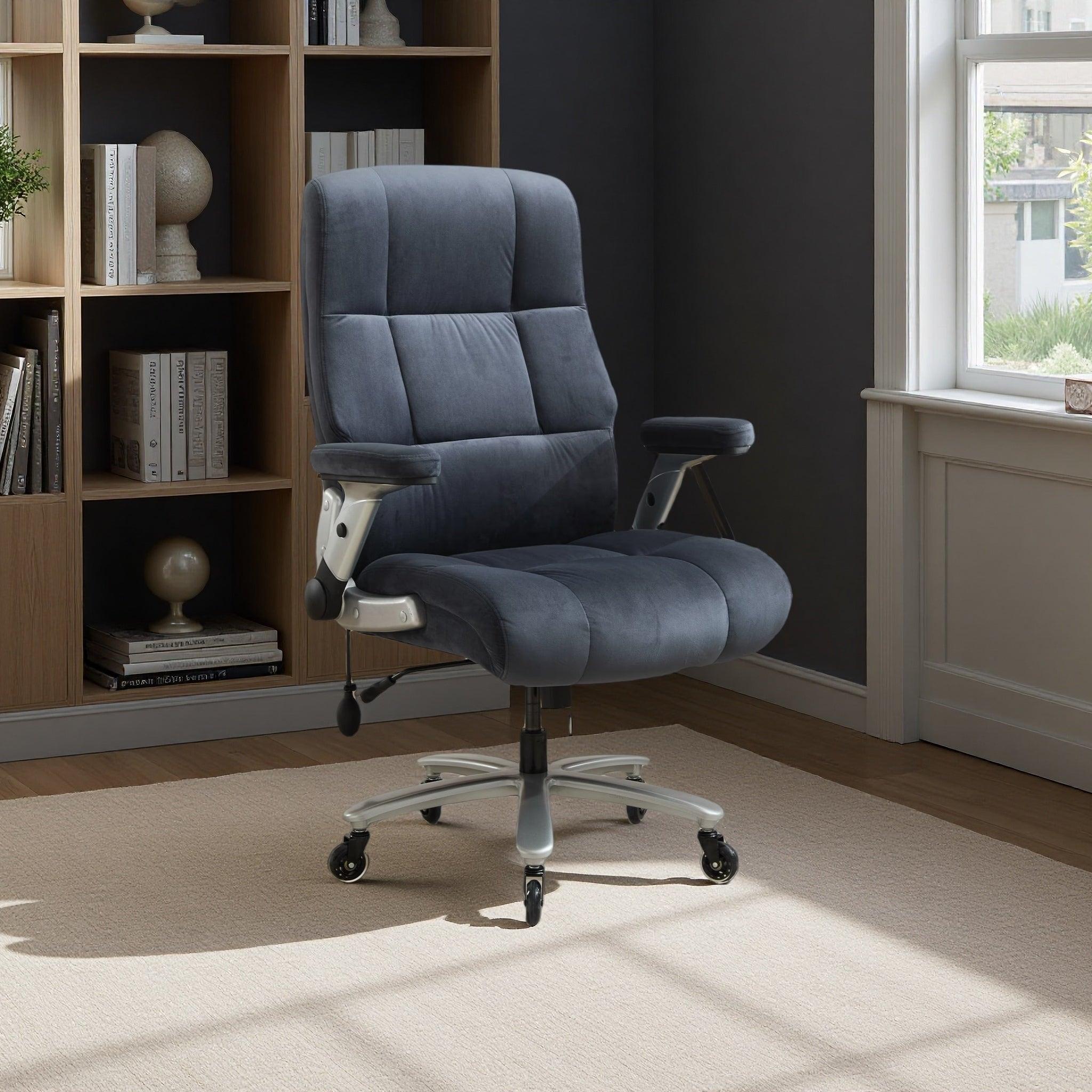 How an Executive Ergonomic Chair Helps Heavy People Overcome Back Pain