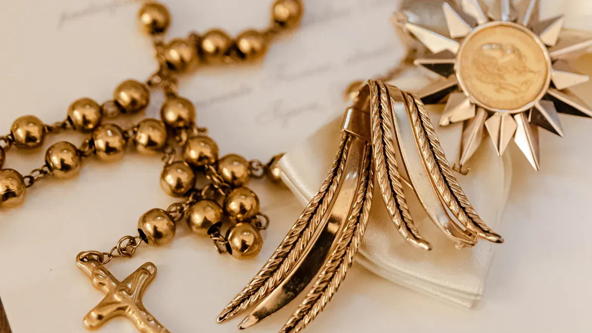Why You Should Wear an Amulet Bracelet in 2025