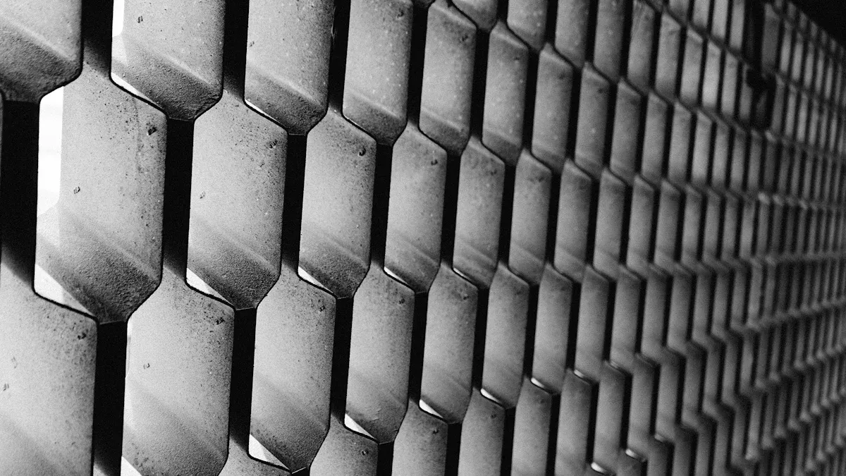 How is aluminium honeycomb manufactured?