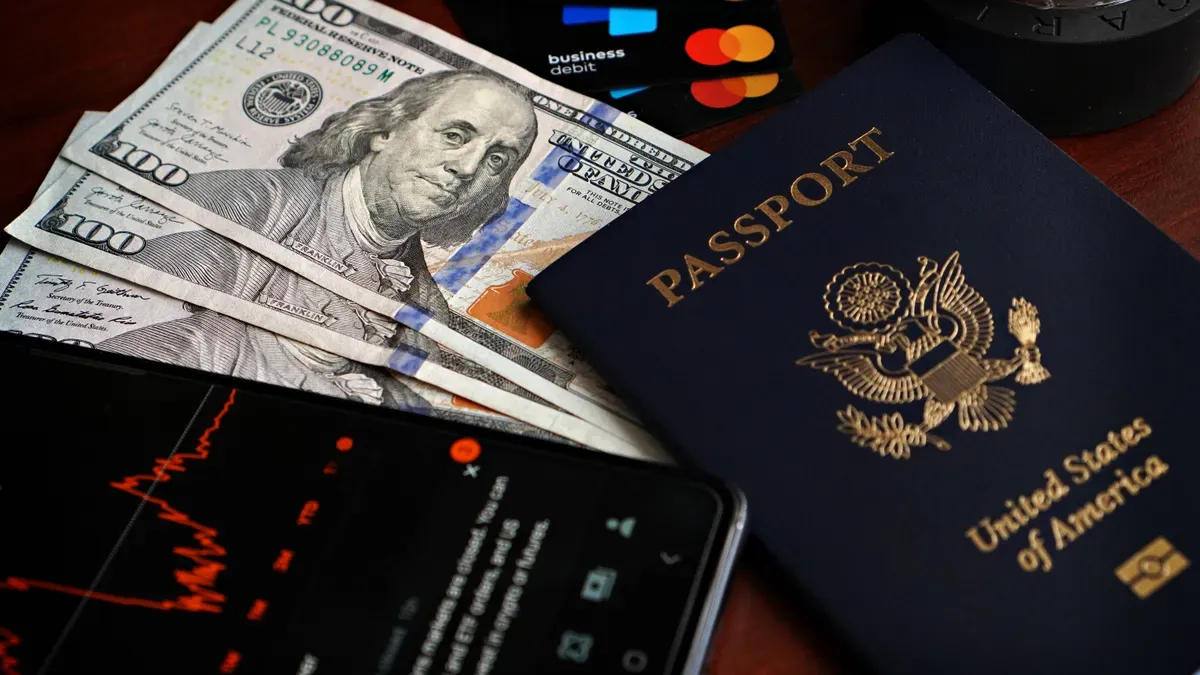 海外旅行なら仮想通貨カードが便利!メリット・デメリットと使い方まとめ