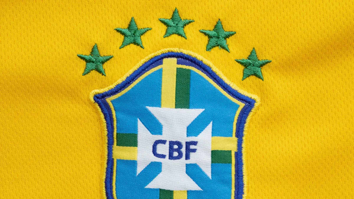Camisa Brasil 2026 em amarelo para torcedores