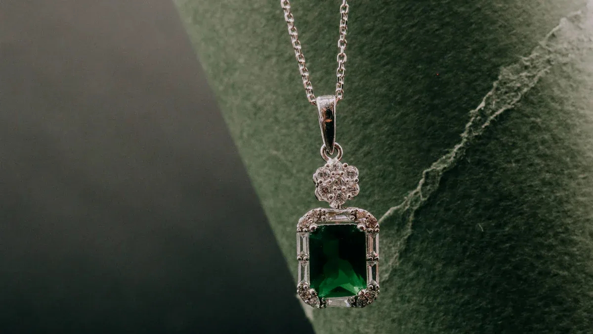 L’émeraude : amour inconditionnel et sagesse ancestrale