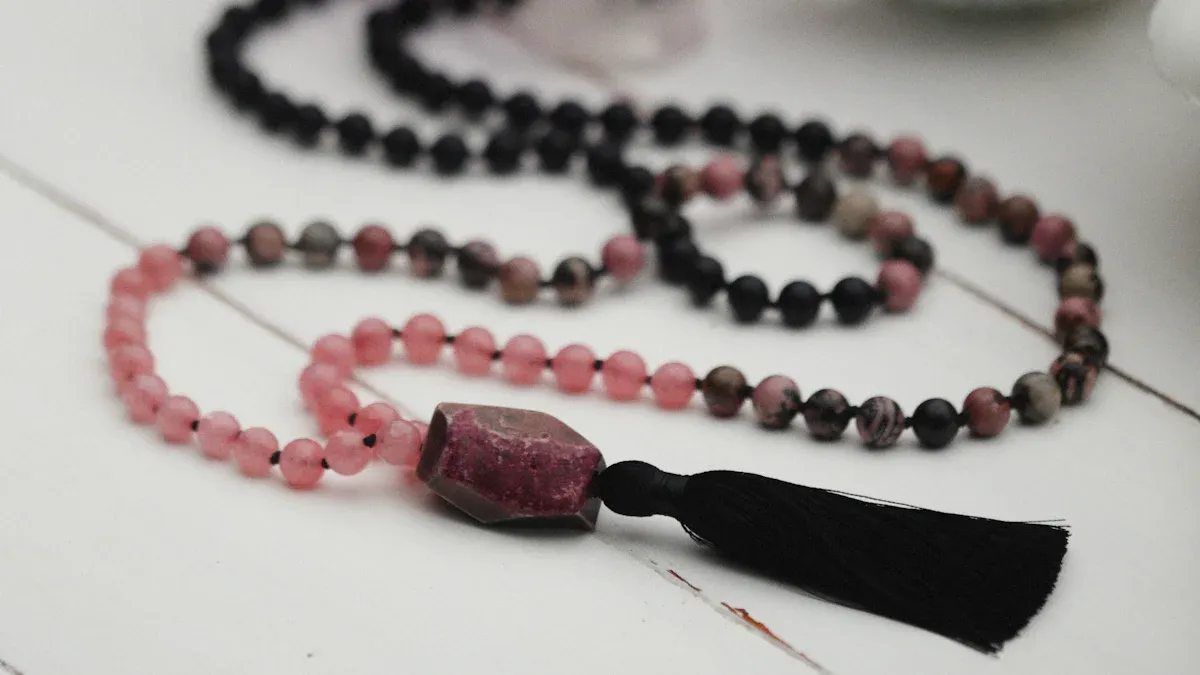 Rhodonite : astuces pour surmonter les traumatismes émotionnels