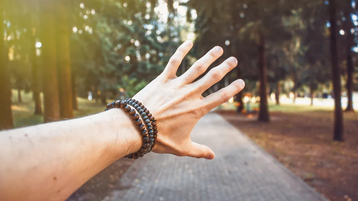 Top 7 des bracelets en pierre naturelle pour hommes en 2025