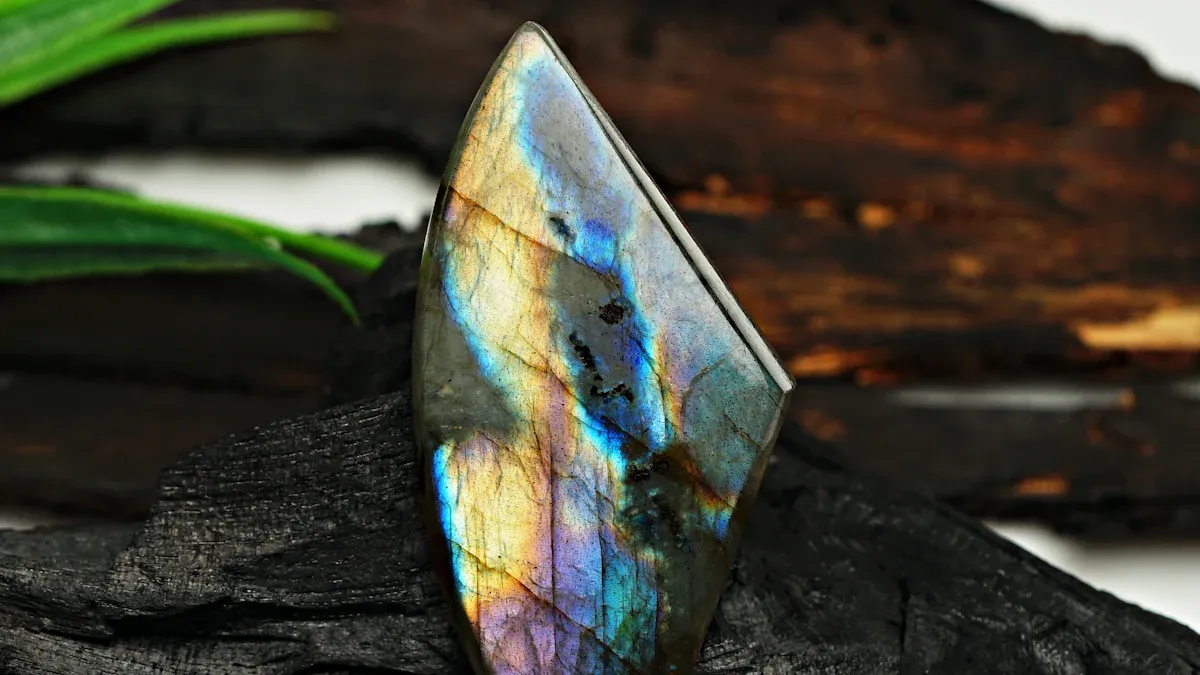 Comment utiliser la labradorite pour se protéger des énergies négatives