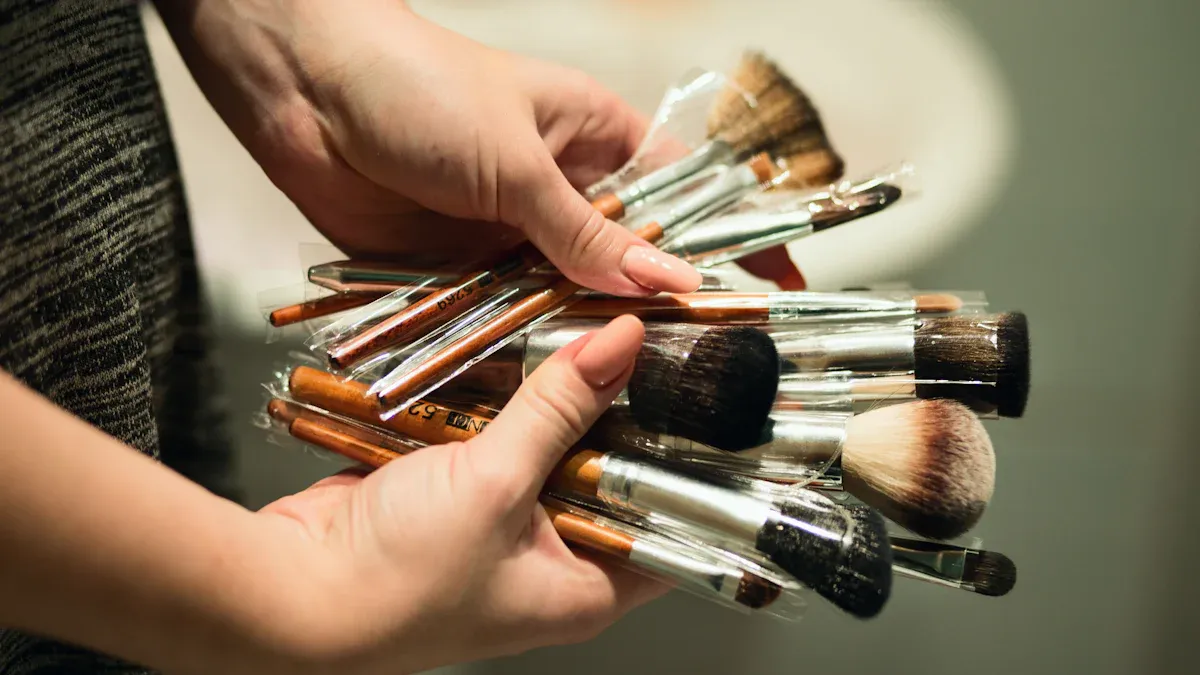 Beginner��s Guide to the 7 Essential Makeup Brushes