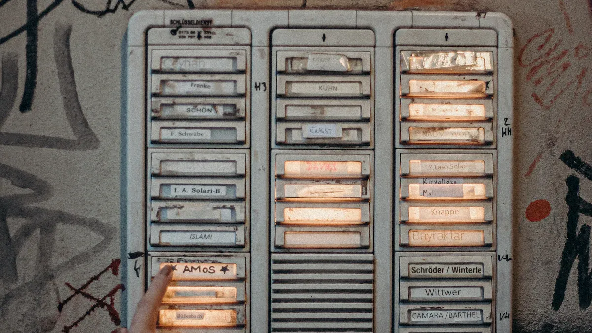 Multiplexer Integrated Circuits in Data Routing