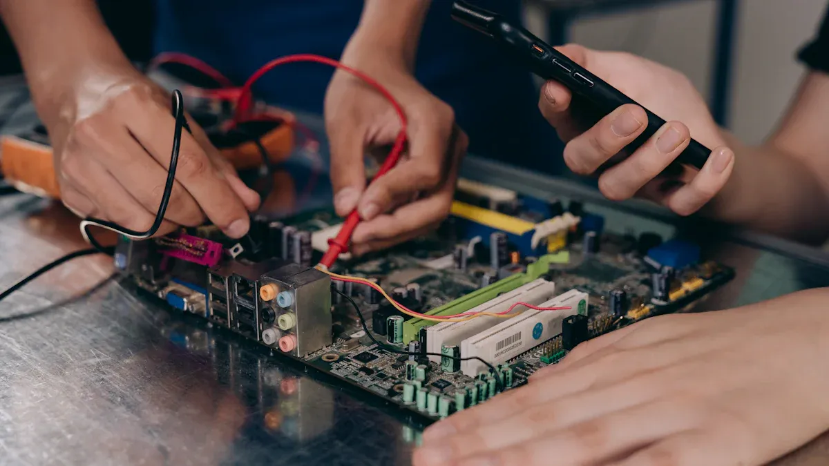 سازمان PCB صدای پایین چیستName