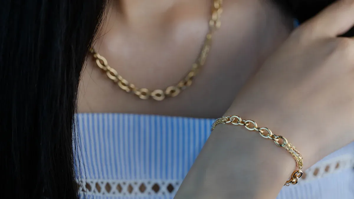 Minimalist Jewelry Trends 2025