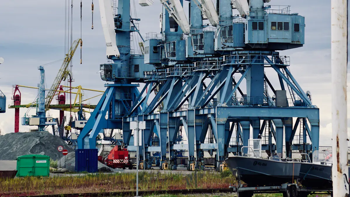 Cargo crane: lower empty travel improves safety too