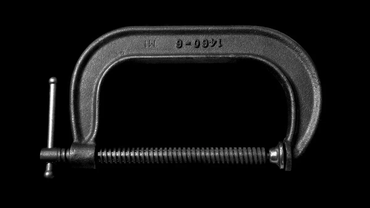 Trenchless Drilling Rig Grip Anchor Beats Sliding