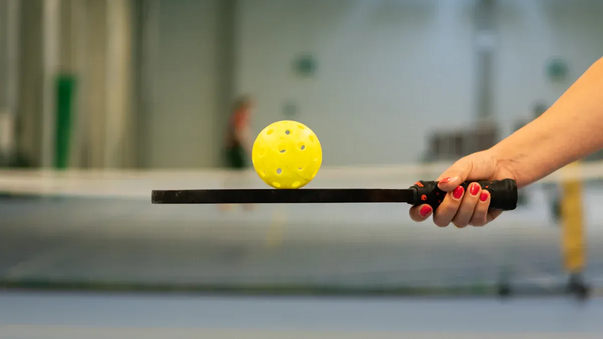 How to hold a pickleball paddle