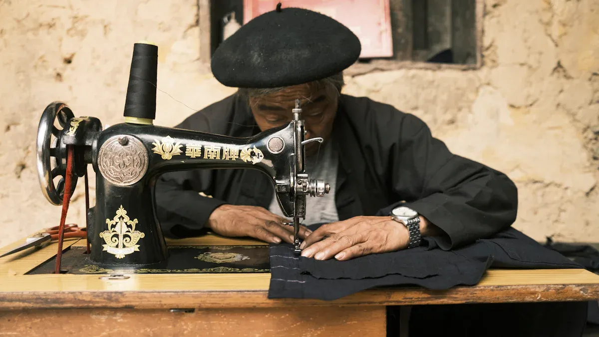 Sự ra đời của m&aacute;y may