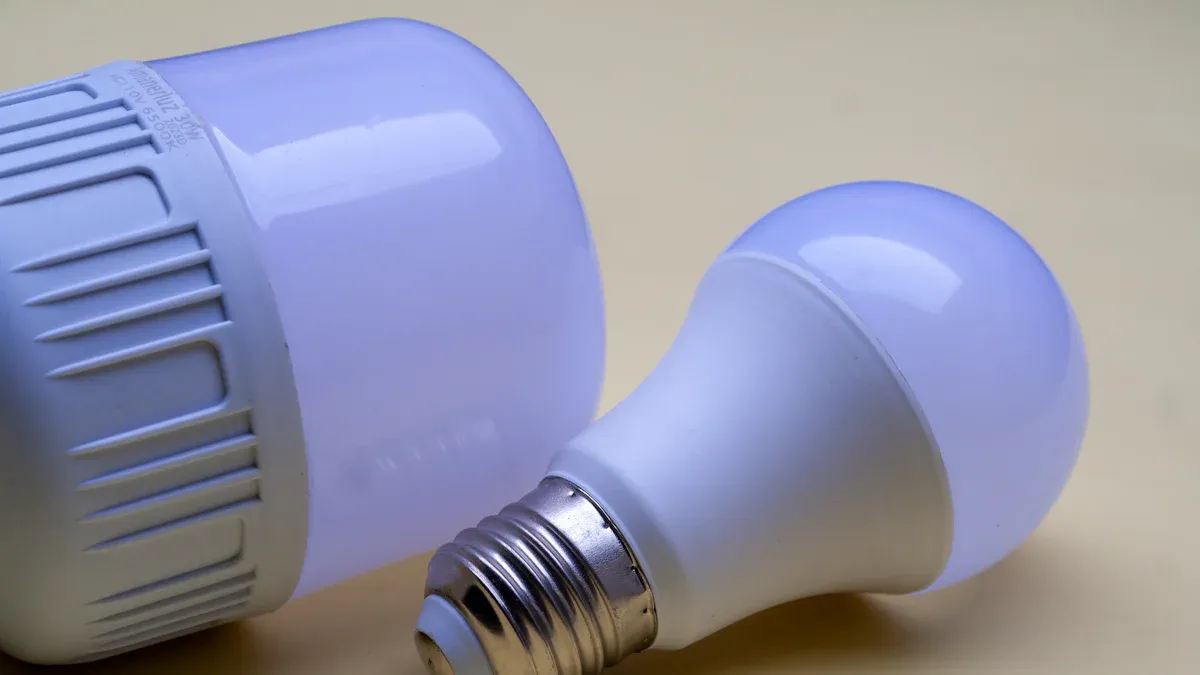 LED Lights vs Incandescent Light Bulbs: Key Differences