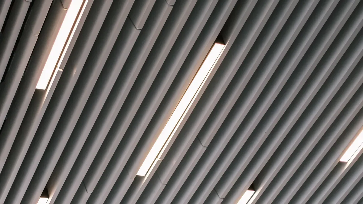 Defining the Grille Linear Spotlight
