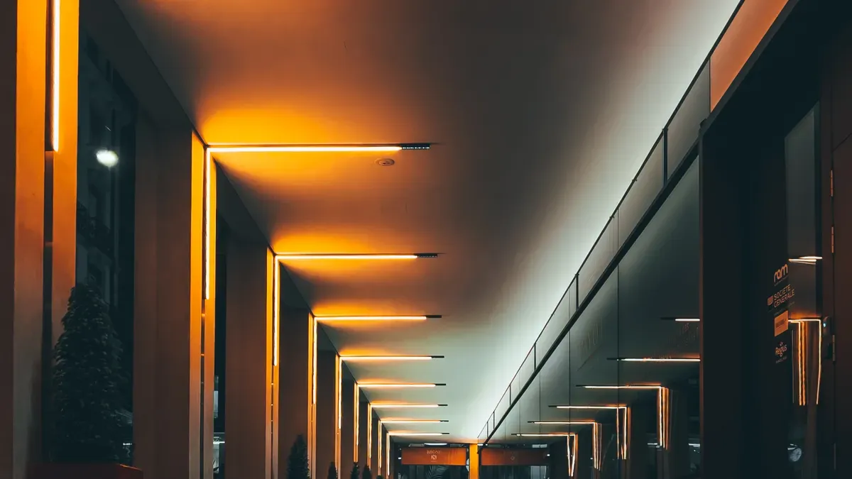 Grille Linear Spotlight