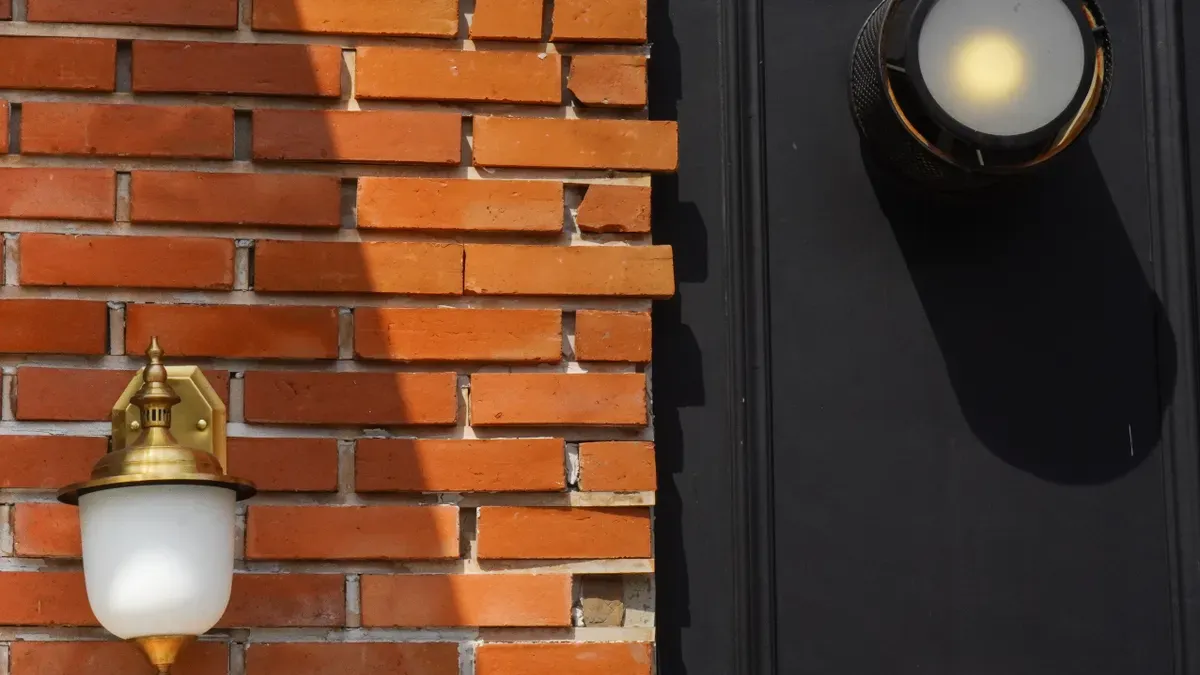 Grille Spotlight vs Traditional Track Spotlight: Differences and Advantages