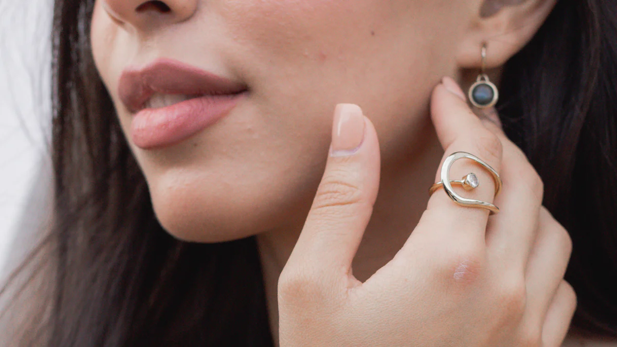 How to Wear Jewelry for Casual Occasions