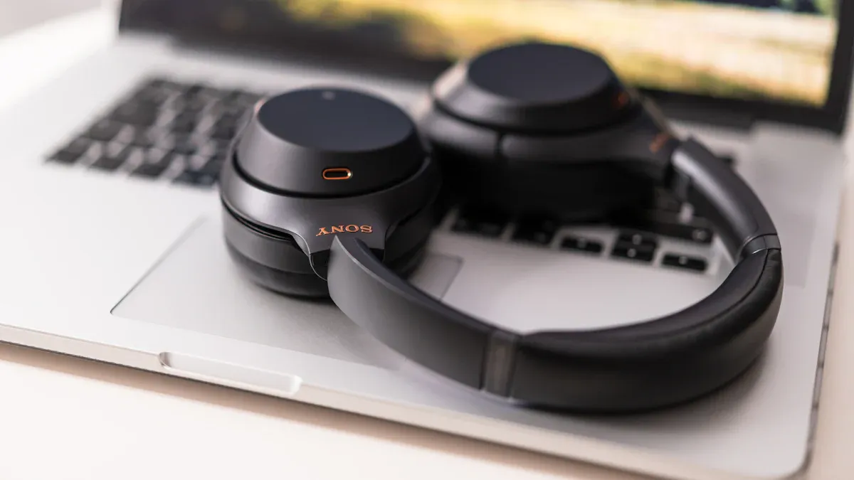 Advantages of Wired Noise Canceling Headphones
