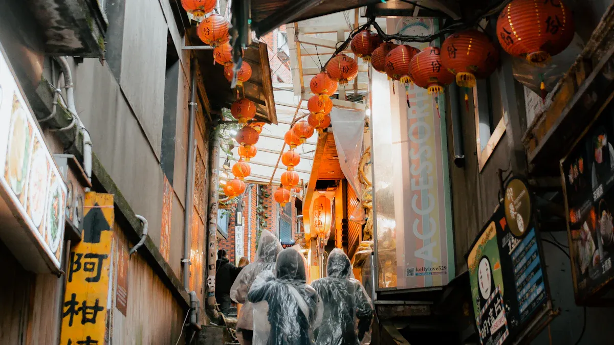 Exploring Kuanzhai Alleys for Free
