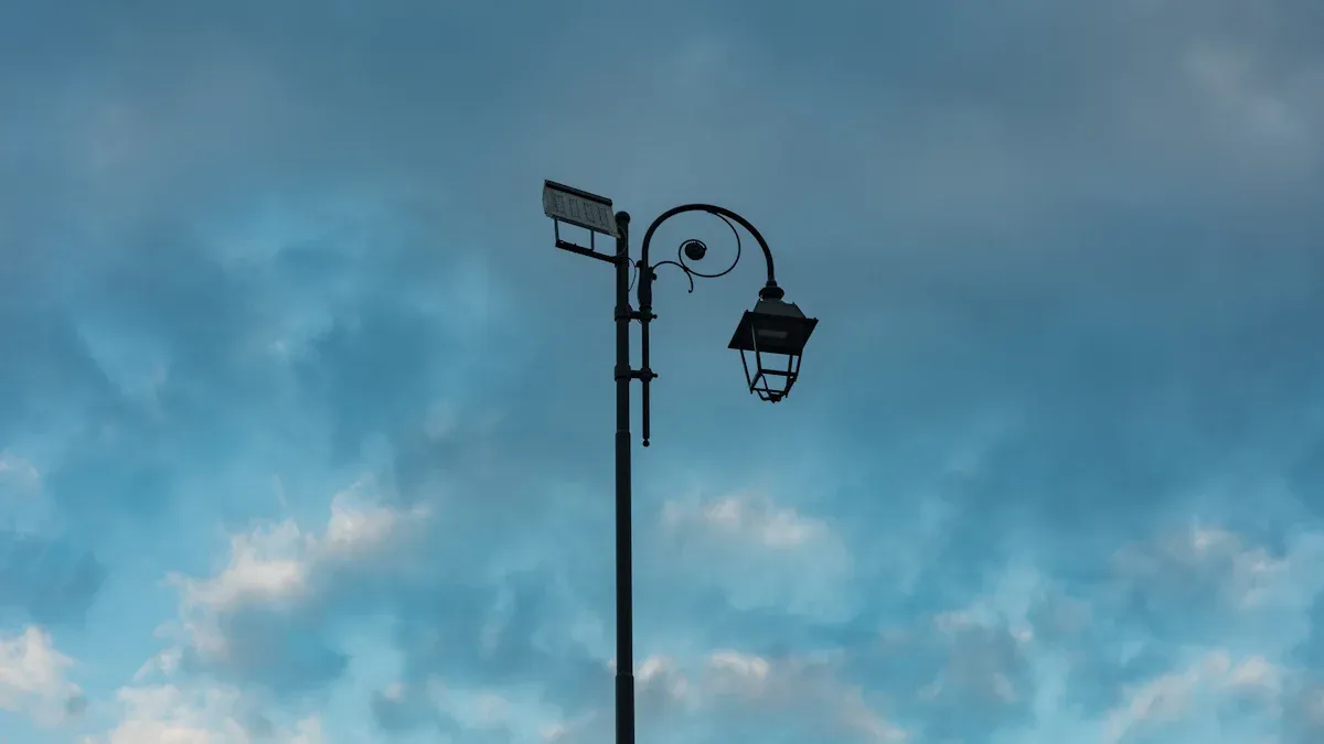 Solarbetriebene Straßenlaternenmasten: Vorteile für die Gemeinschaft