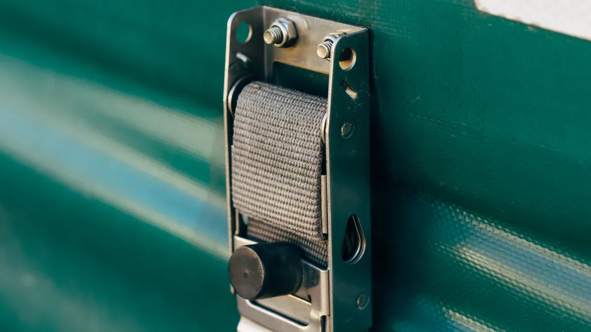 Maintenance Tips to Extend Ratchet Straps Lifespan