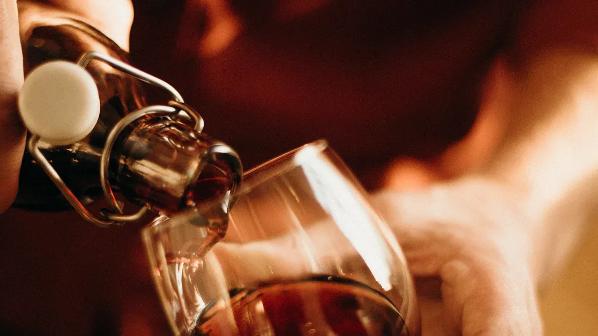 Mboy vaso peteĩ botella de vino-pe .