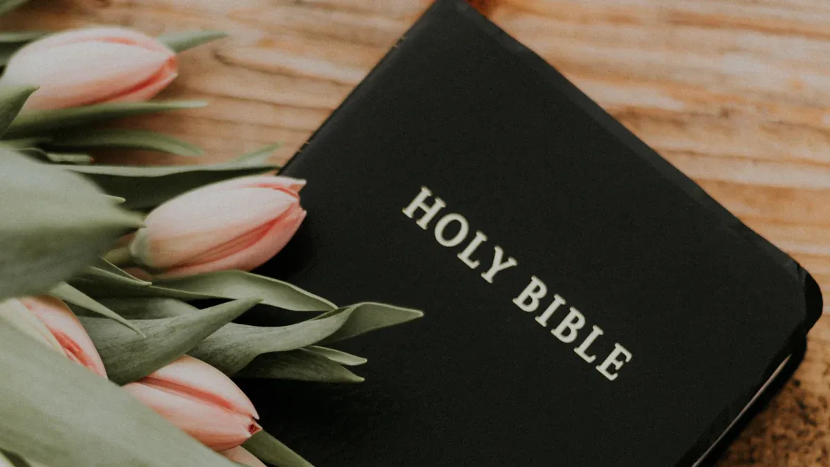 Choose the Right Christian Gift: Bibles & Accessories 📖