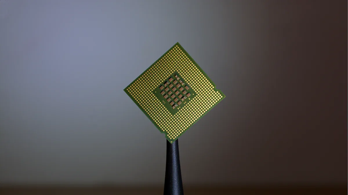 How Does a Single Darlington Transistor IC Chip Work?