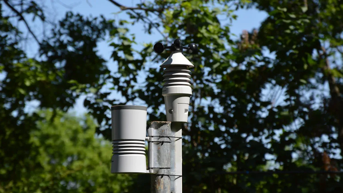 What is the AD8495ARMZ-R7 and What Are Its Main Features