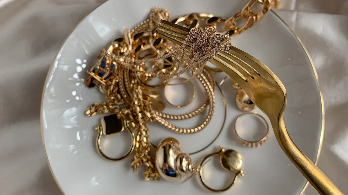 Silver Jewelry: Appearance & Style