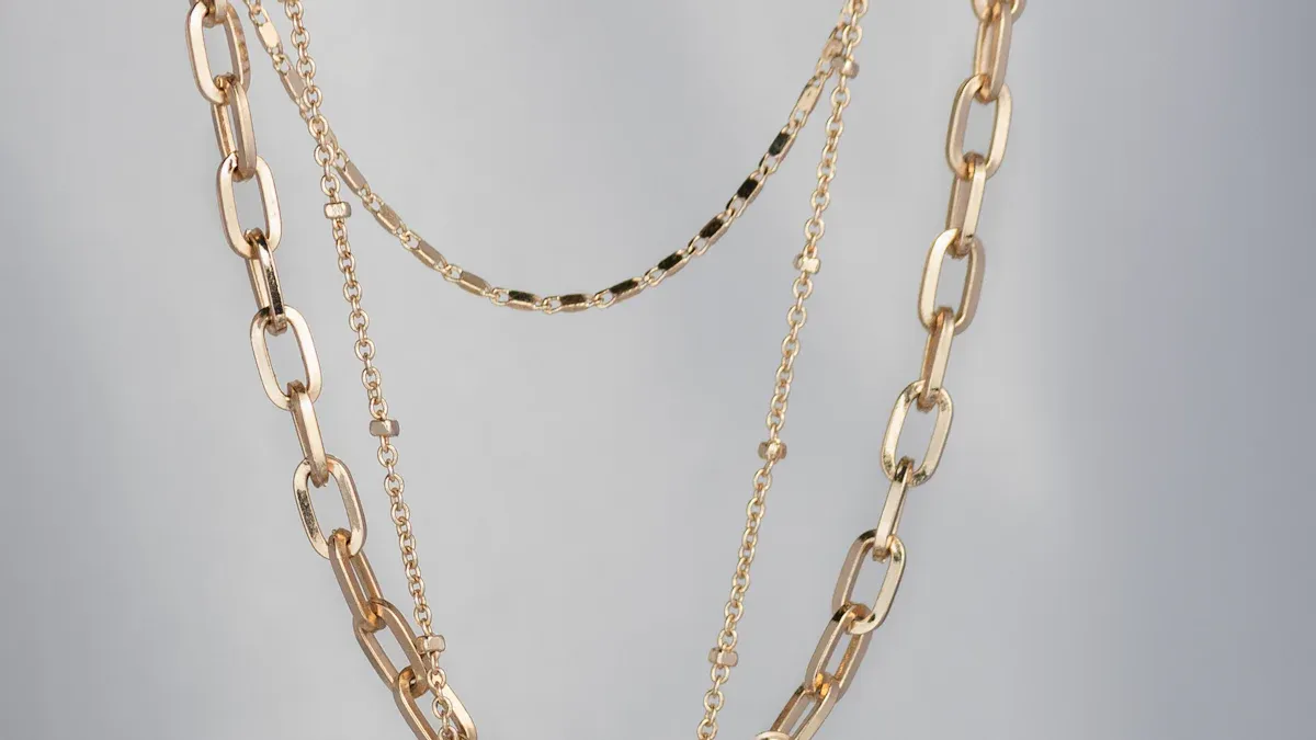 Piezas esenciales de acero inoxidable joyeria para tu colección