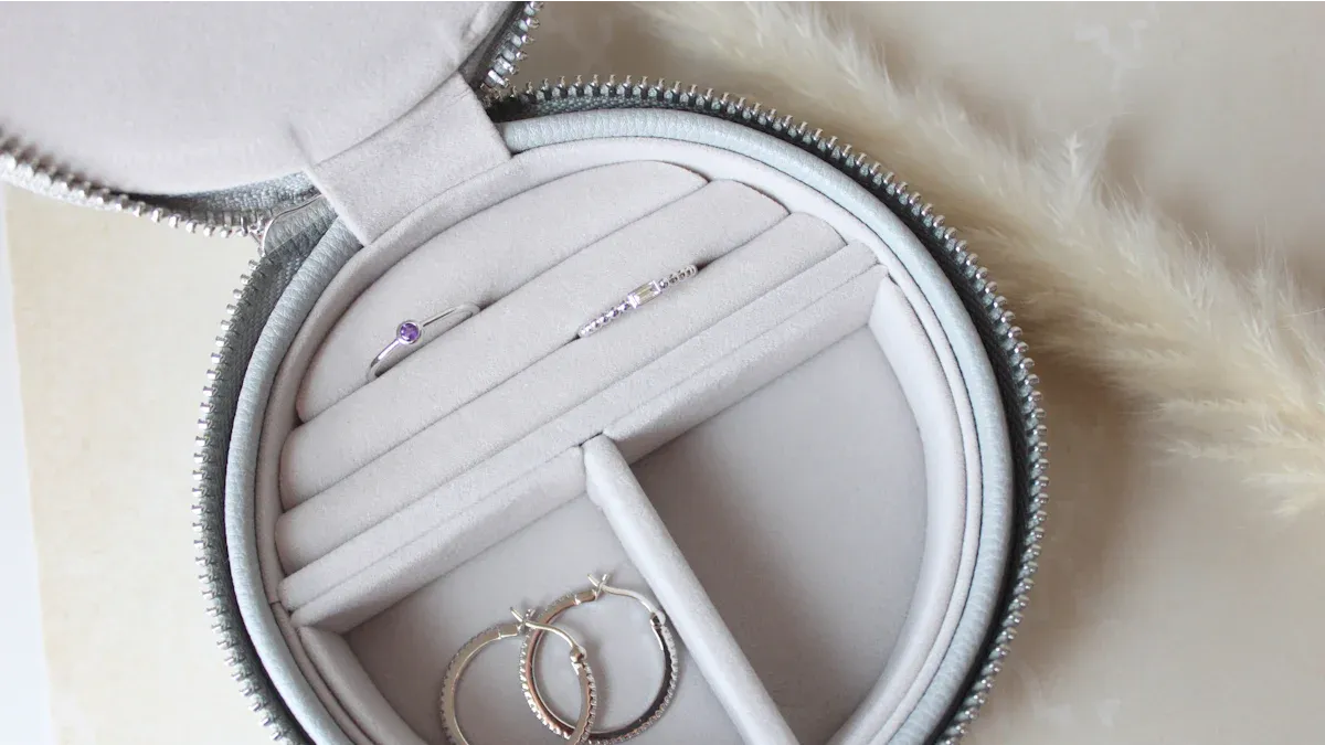 Almacenamiento de joyas de plata