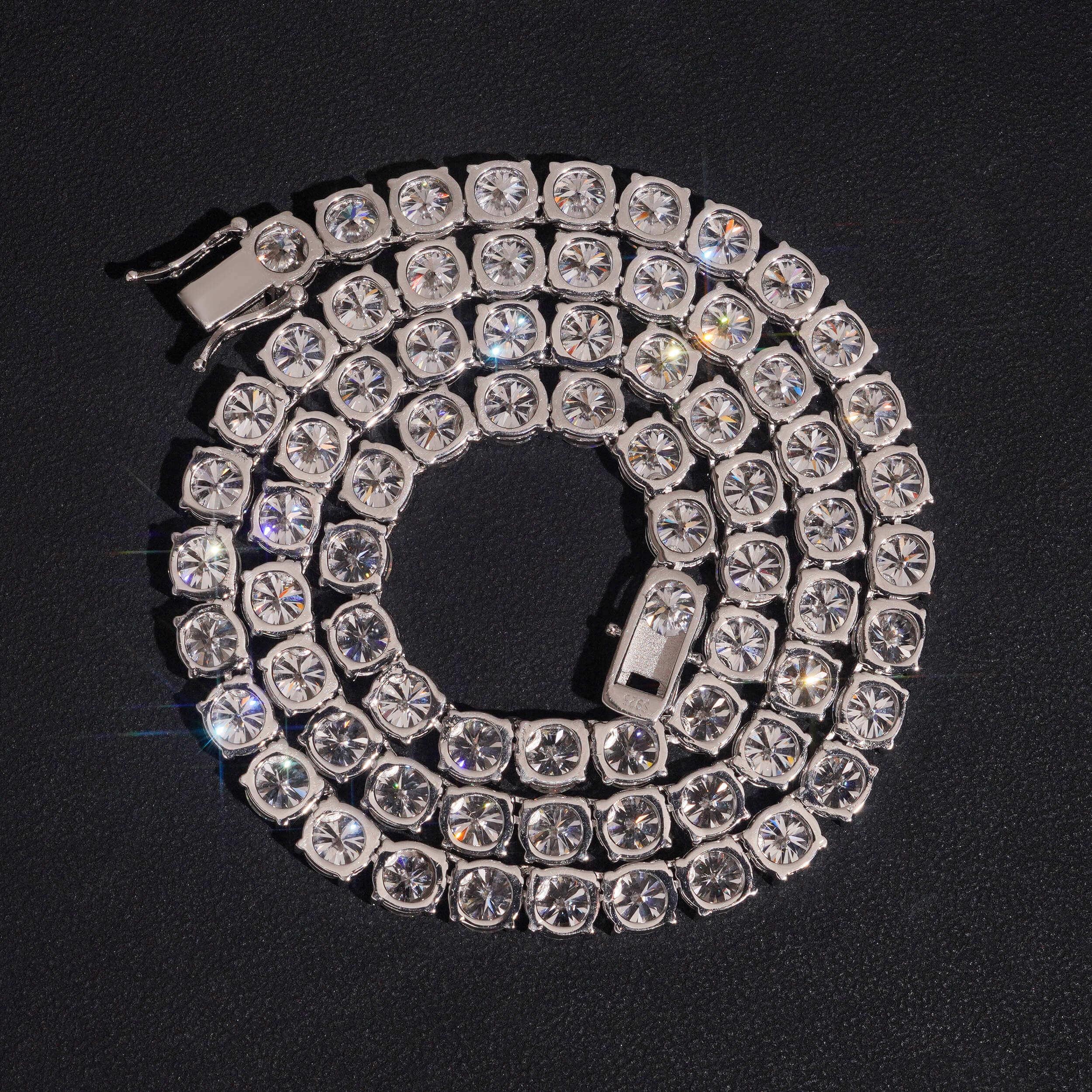 Moissanite vs Lab Diamond for Hip Hop Chains: Which Looks Better on Camera