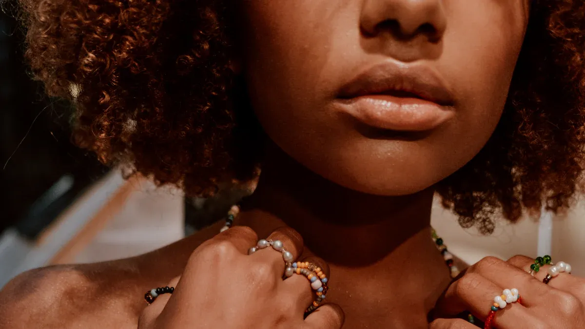 Les 10 bijoux été tendance à porter tout l’été