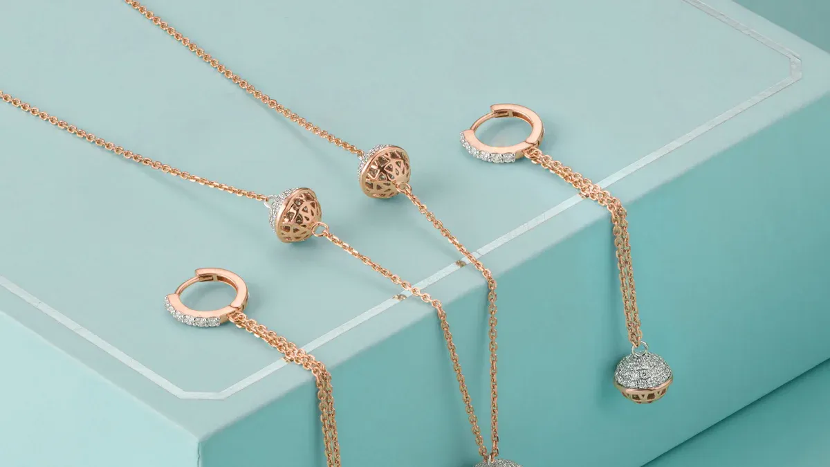 Entretien des bijoux en acier inoxydable