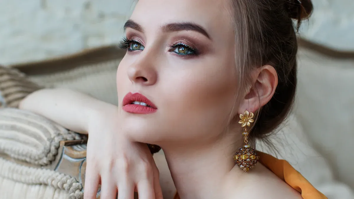 Comment adopter les tendances bijoux des célébrités pour votre quotidien