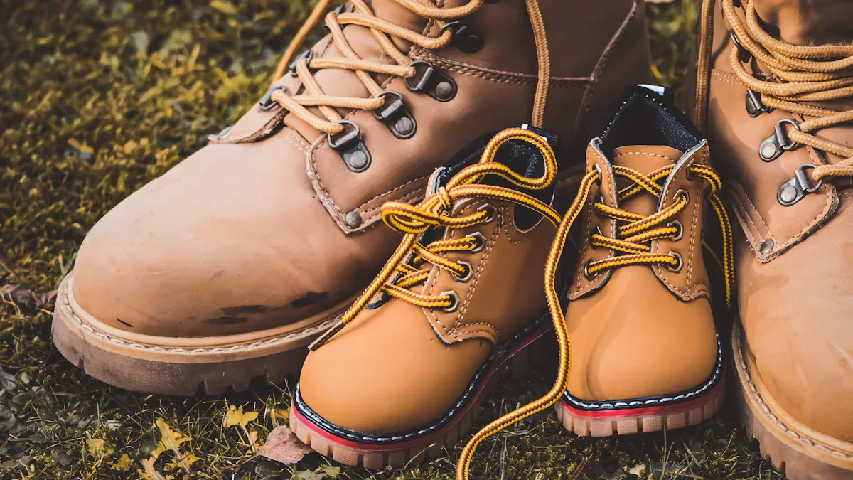 news-720-405 Key Features of Microfiber Safety Shoes