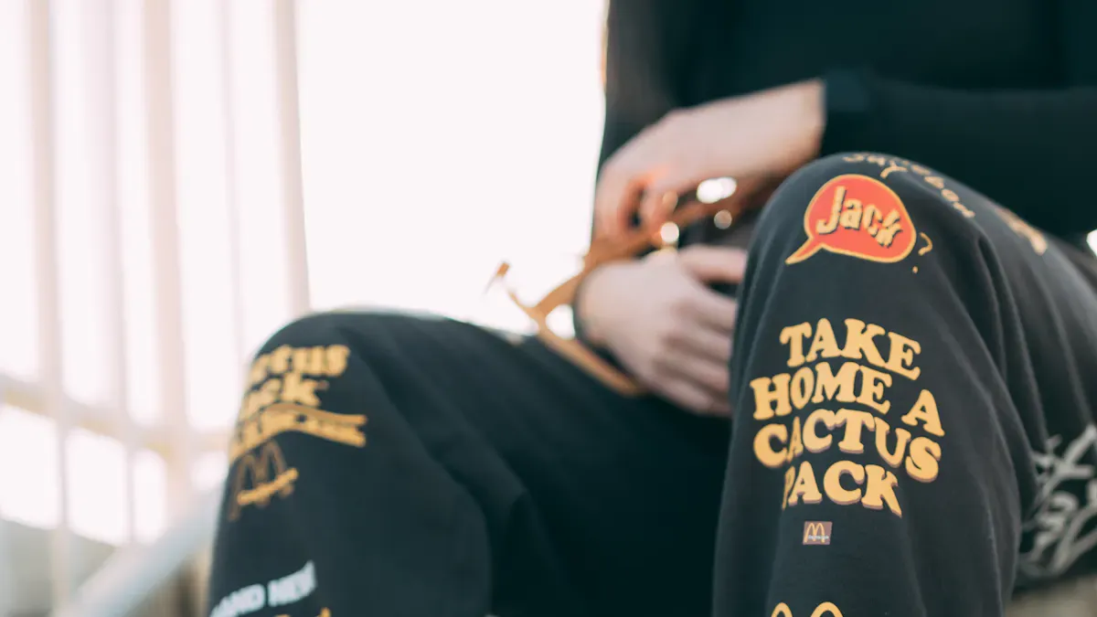 Top Screen-Printed Sweatpants for Spring