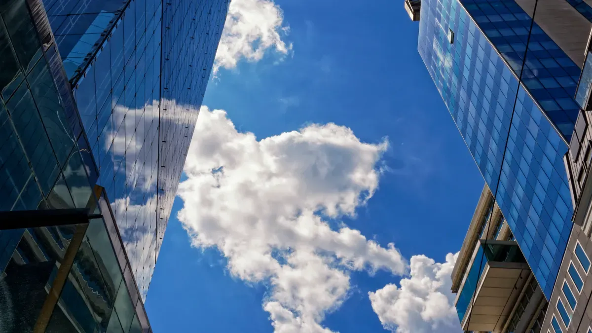 How to Deploy Smart PDUs in a Hybrid Cloud Environment for Elastic Data Management Across Private and Public Clouds