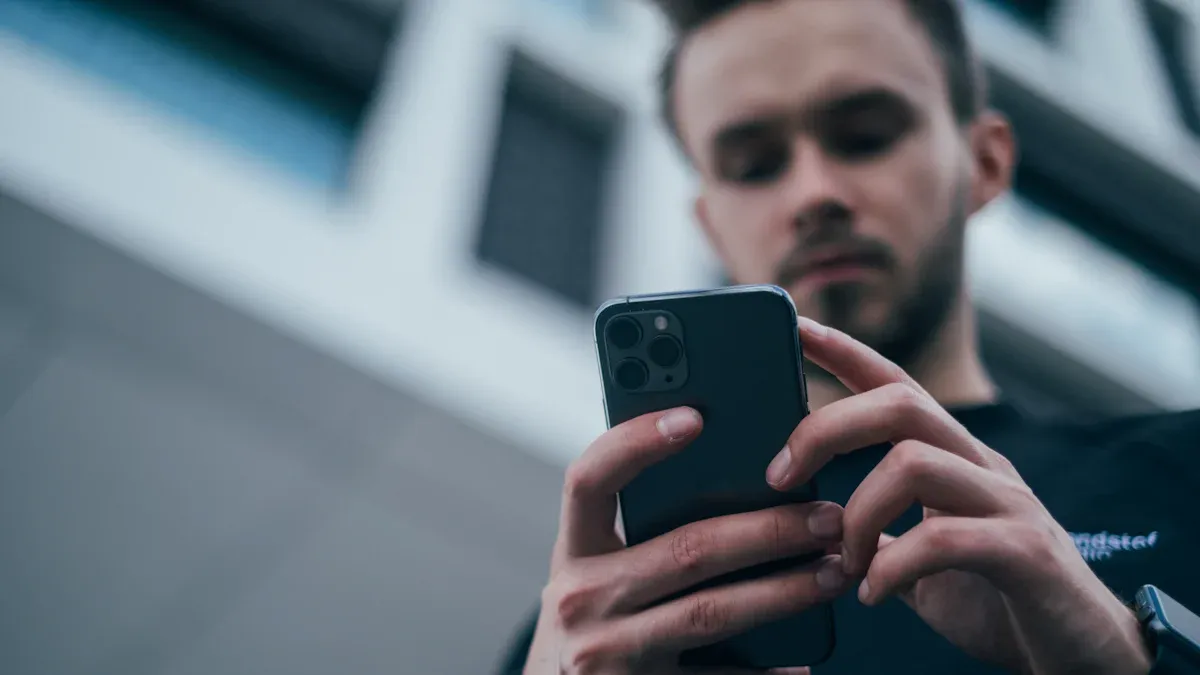 Best Cell Phone for Men 2025