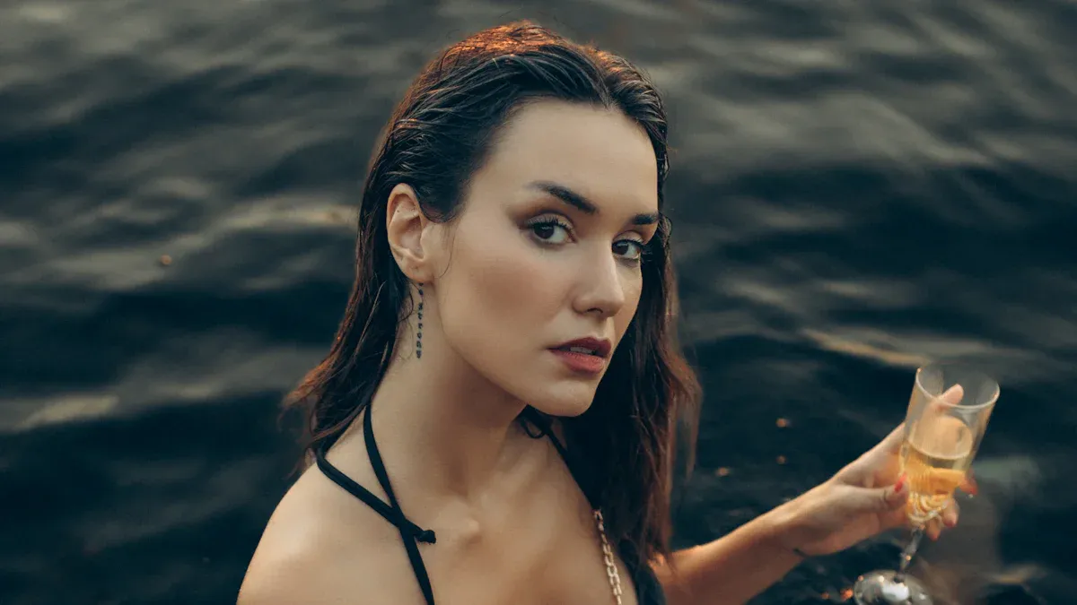 تزيين لباس السباحة قطعة واحدة