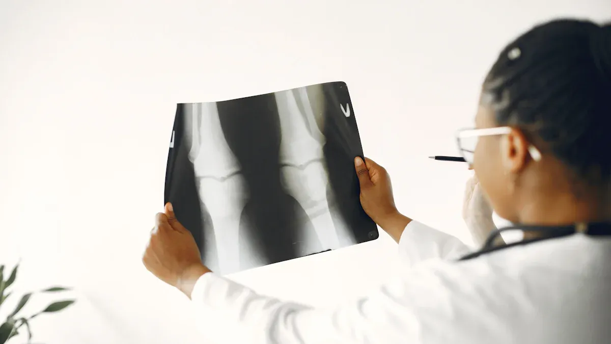 What Sets Locking and No-Locking Plates Apart in Orthopedic Surgery