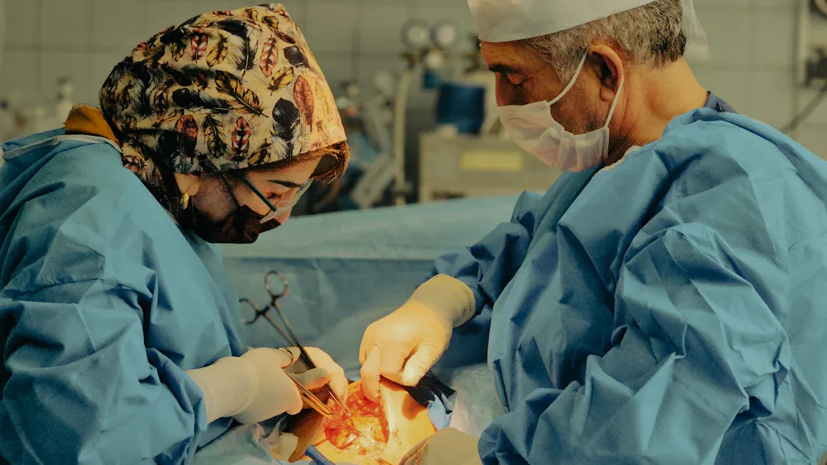 Шовные анкеры в ортопедической хирургии