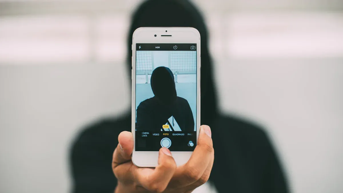 Comment le Dark Web permet d'
                style=