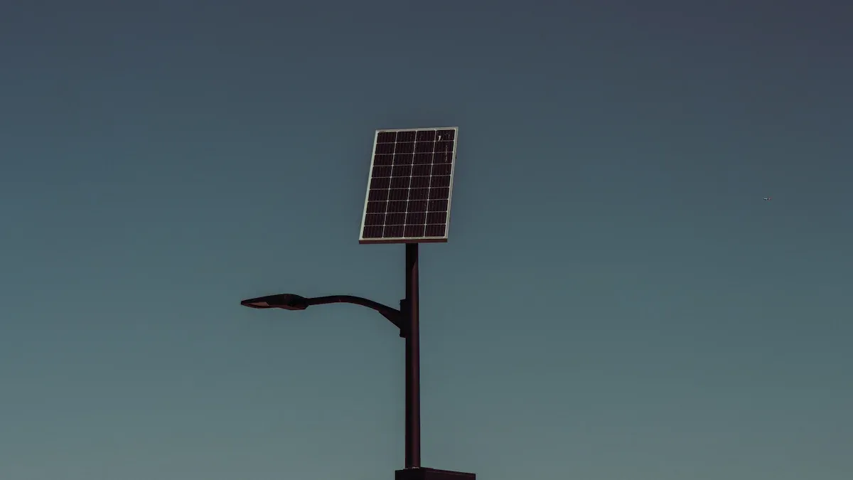 How many devices can be hung on one lamp post