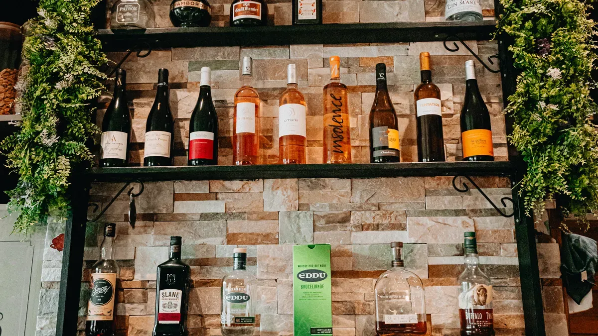 Essential Bar Decor Gifts for Whisky Drinkers