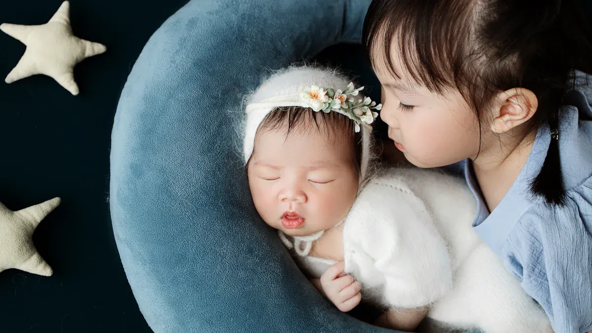 Adjustable baby shaping pillow features