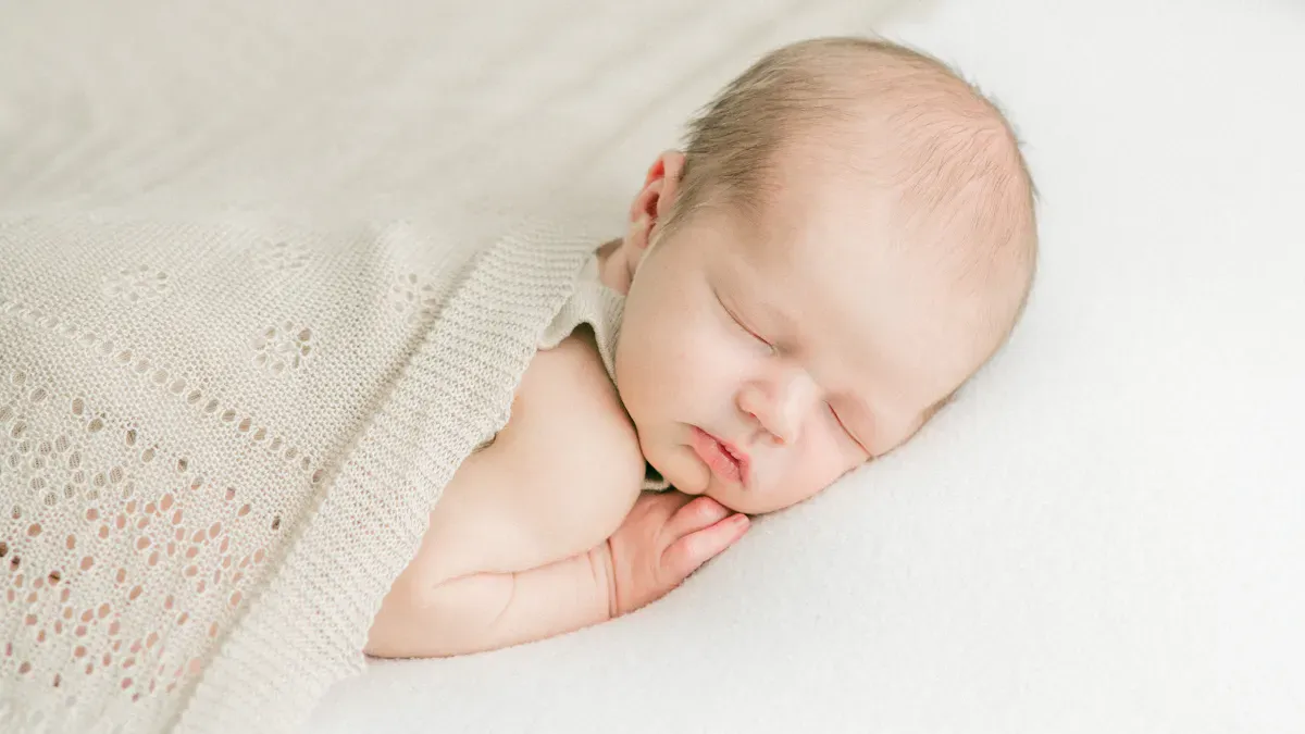 What Signs Show Your Baby Can Use a Pillow