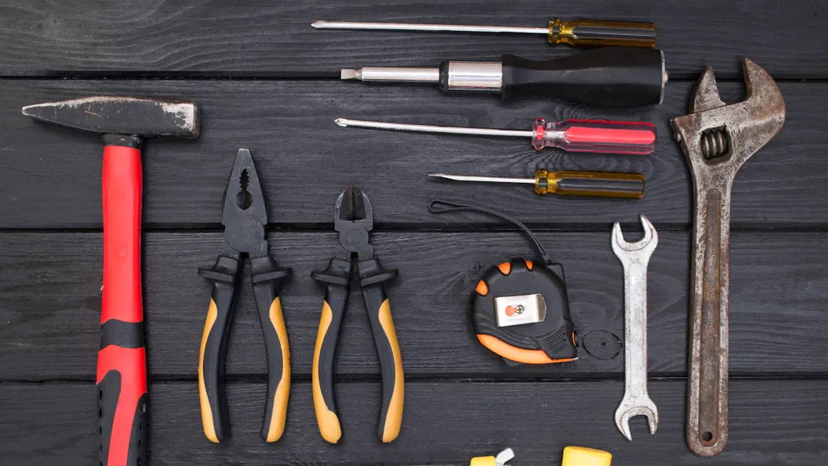 Ferramentas manuais que toda casa precisa e como elas funcionam